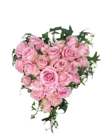 Cuore di rose rosa medio