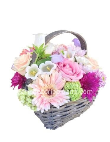 Cestino con fiori assortiti piccolo