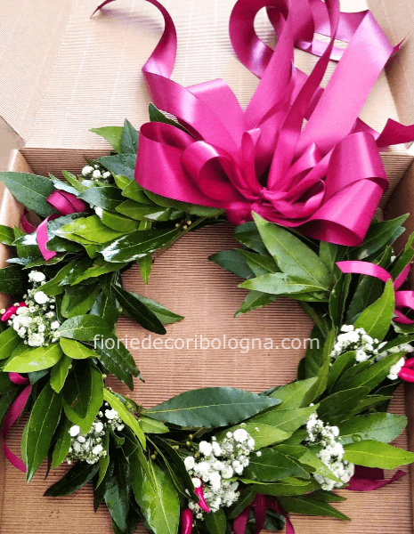 coroncina di laurea con alloro e gipsophila