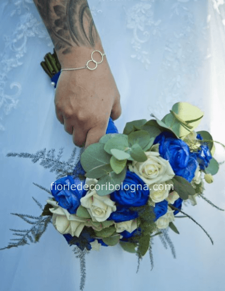 bouquet da sposa rose bianco blu