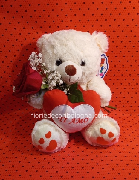 Orsetto con cuore e rosa rossa
