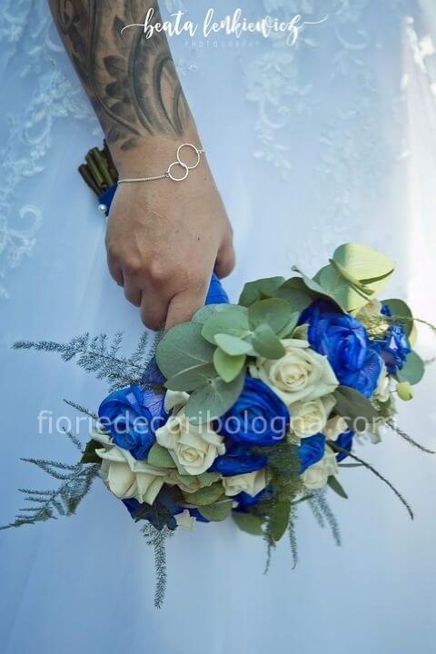 Bouquet da sposa con rose bianche, rosse e blu, bouquet di fiori artificiali per matrimonio, bouquet da damigella d'onore con corda di iuta, decorazione per la casa per San Valentino, anniversario Bouquet da sposa con rose bianche, rosse e blu, bouquet di fiori artificiali per matrimonio, bouquet da damigella d'onore con corda di iuta, decorazione per la casa per San Valentino, anniversario